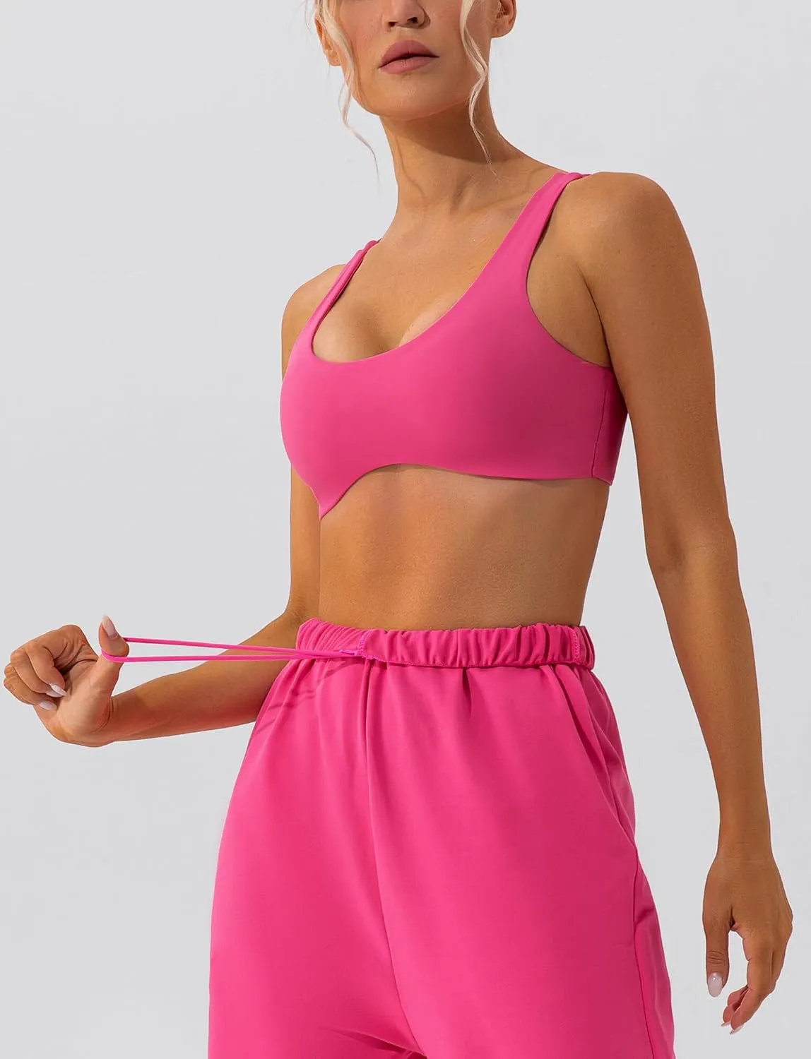 FEOYA Scoop Neck Sexy Sports Bra for Women Padded Low Cut Low Impact Workout Fitness Bra U Back Curved Sculpt Bra