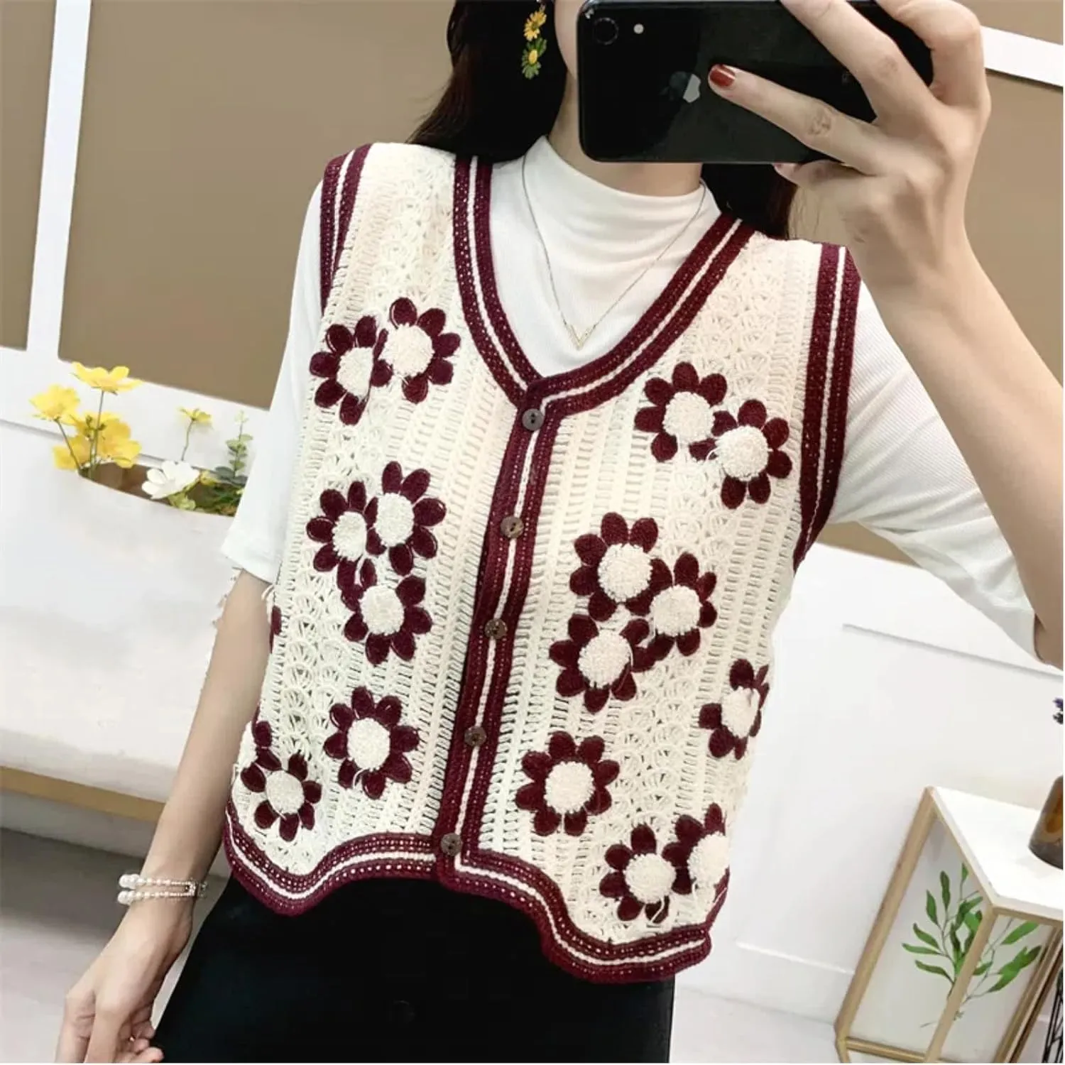 Women's Casual Sleeveless V-Neck Buttoned Knit Cardigan Short Knit Vest