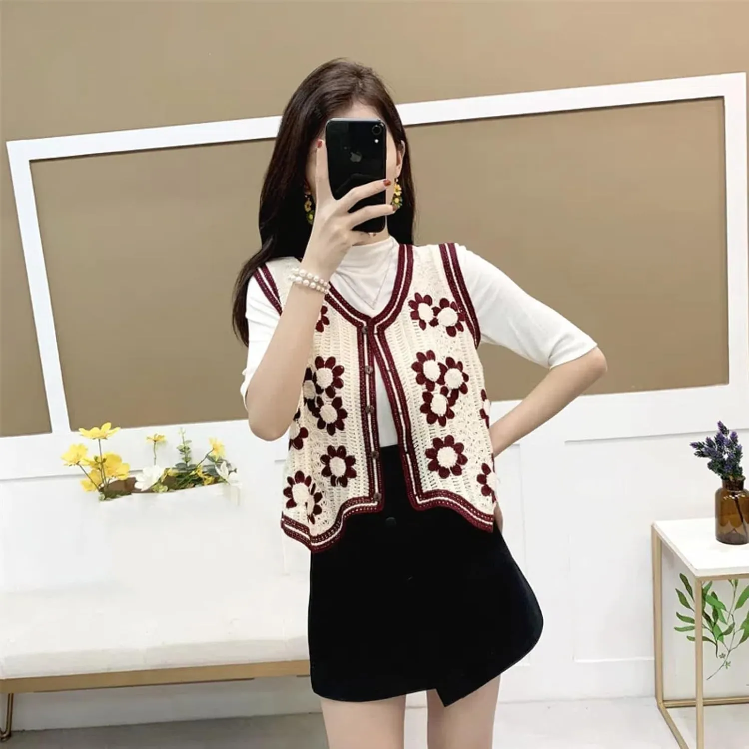 Women's Casual Sleeveless V-Neck Buttoned Knit Cardigan Short Knit Vest
