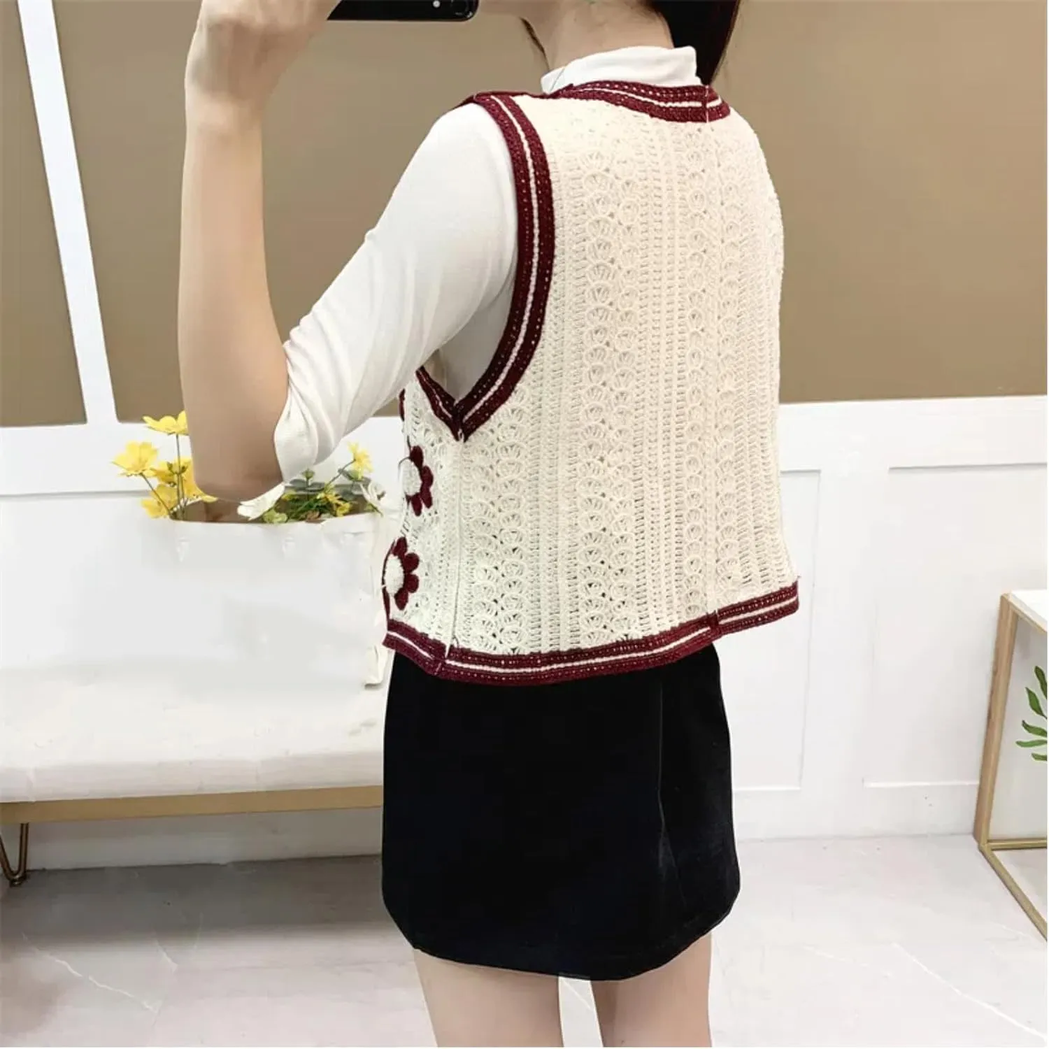 Women's Casual Sleeveless V-Neck Buttoned Knit Cardigan Short Knit Vest